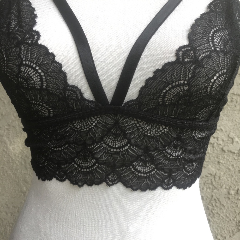 Black Scalloped lace bralette - Picture 3 of 8